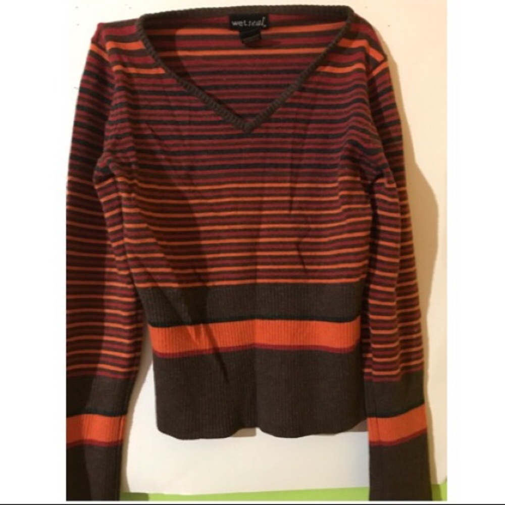 Wet seal sweater